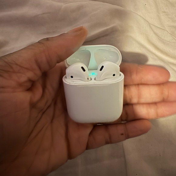 Apple White Earbud Headphones